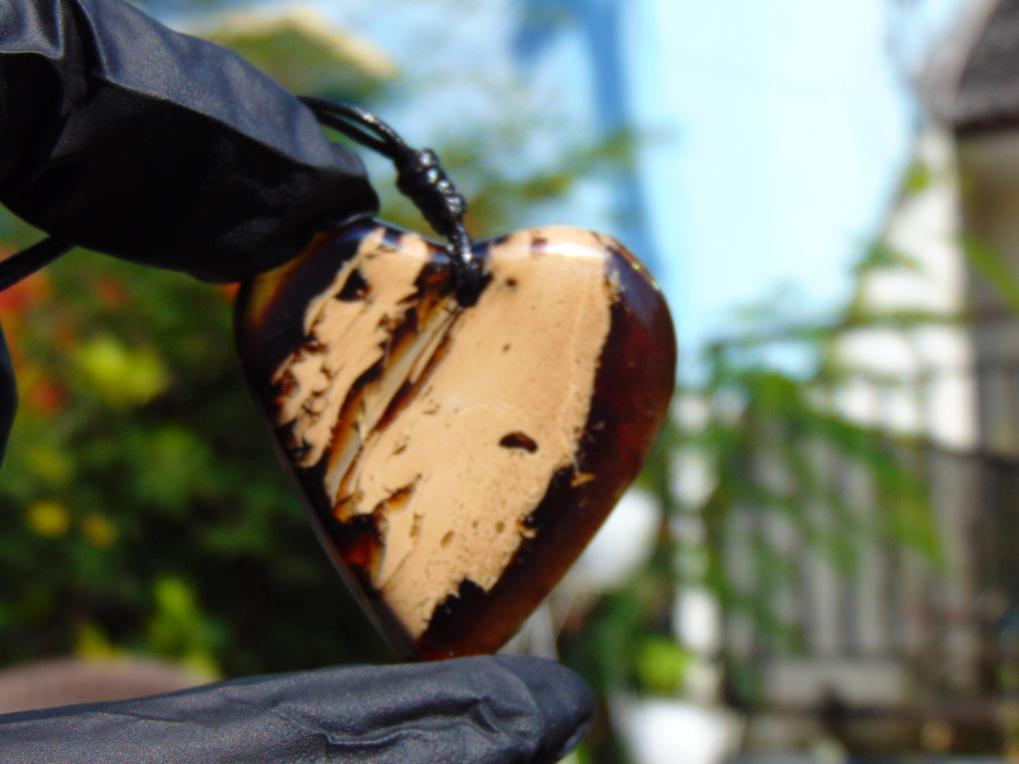 8 gr Heart Pendant Indonesian white blue Amber for Healing 26A206