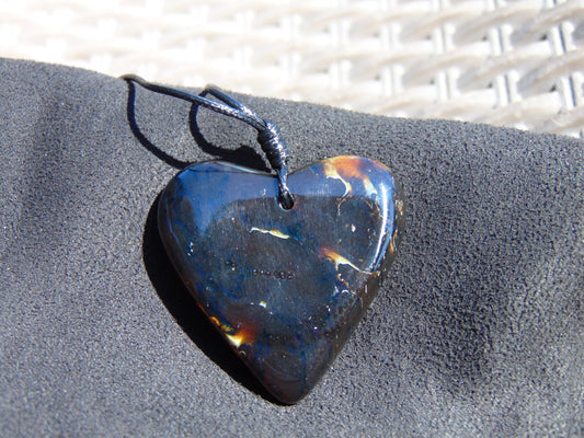 9 gr Heart Pendant Indonesian Red  Amber for Healing 26A214