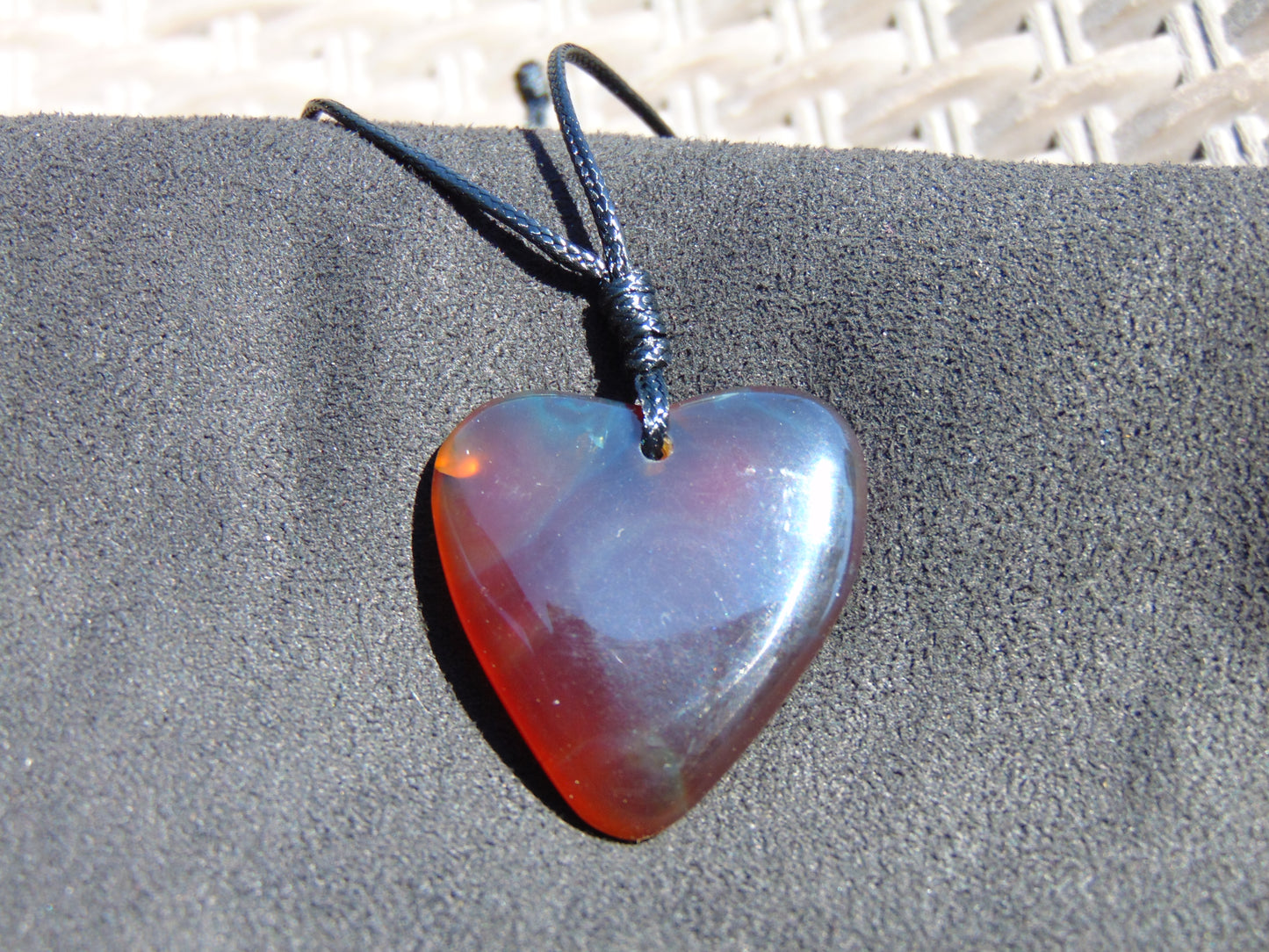 5 gr Heart Pendant Indonesian Red Blue Amber for Healing 25N229