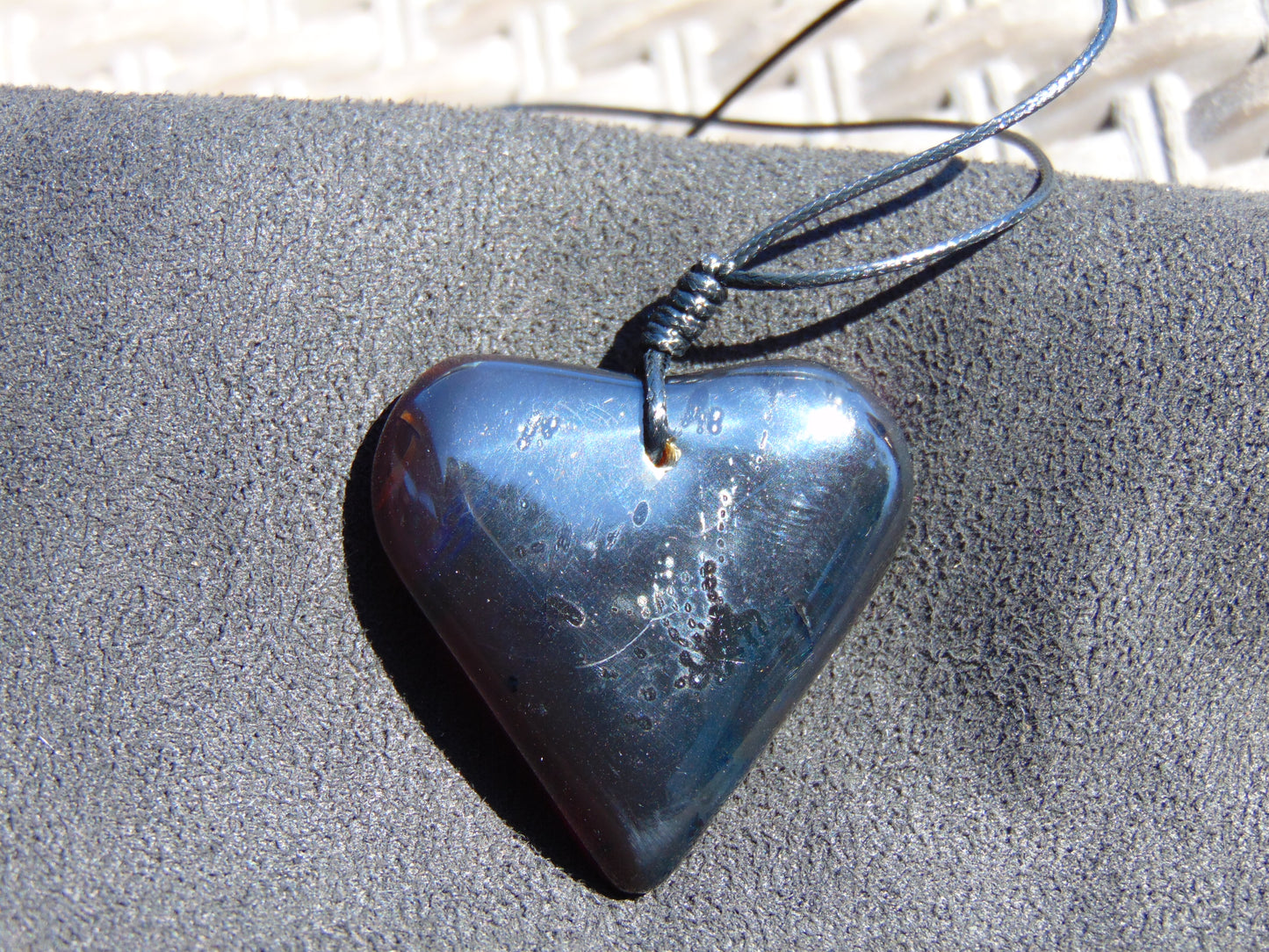 8 gr Heart Pendant Indonesian Black Red Blue Amber for Healing 26Y130