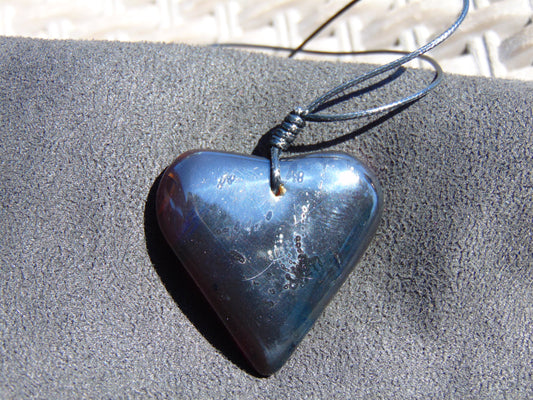 8 gr Heart Pendant Indonesian Black Red Blue Amber for Healing 26Y130