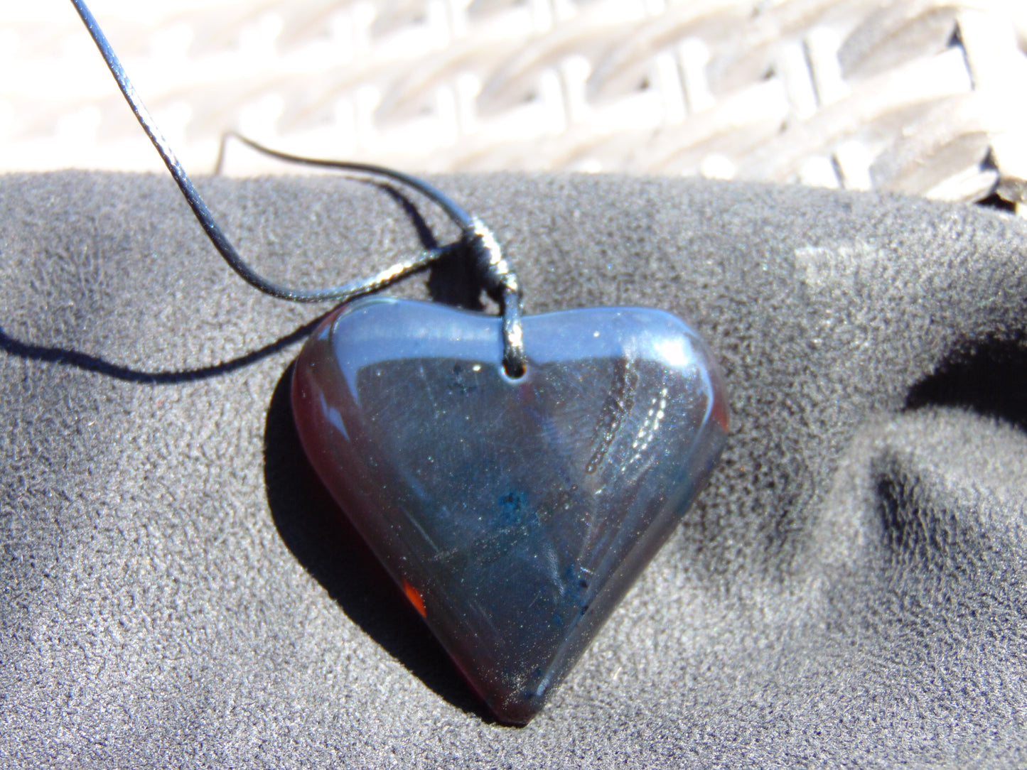 8 gr Heart Pendant Indonesian Black Red Blue Amber for Healing 26Y130
