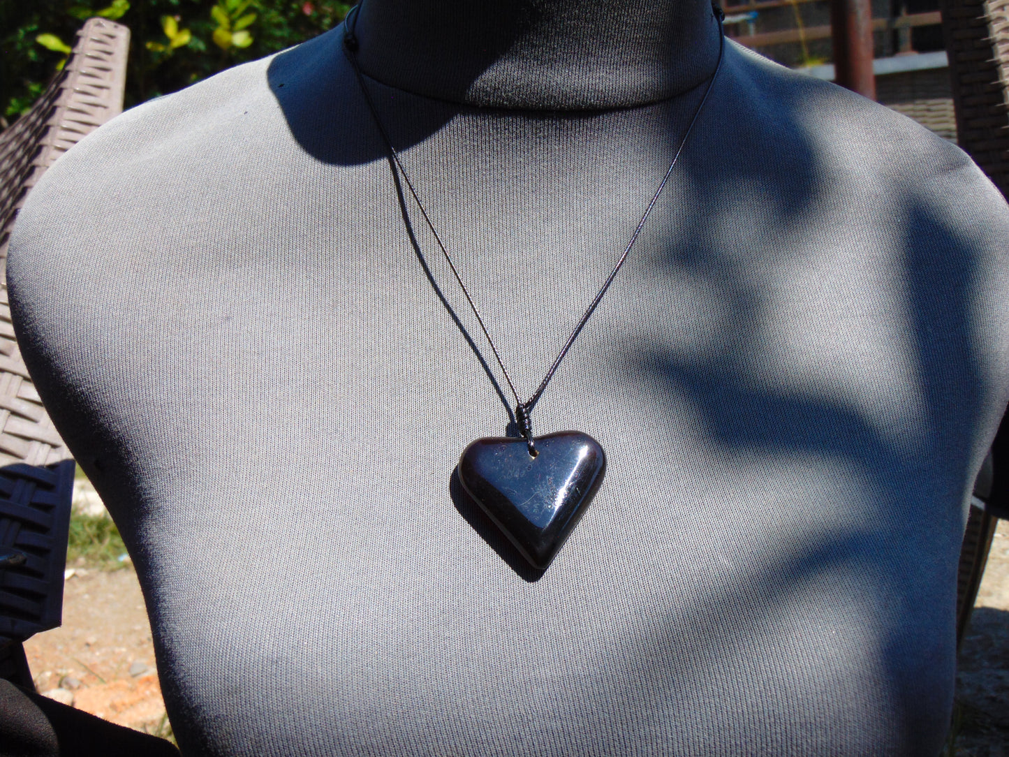 8 gr Heart Pendant Indonesian Black Red Blue Amber for Healing 26Y130