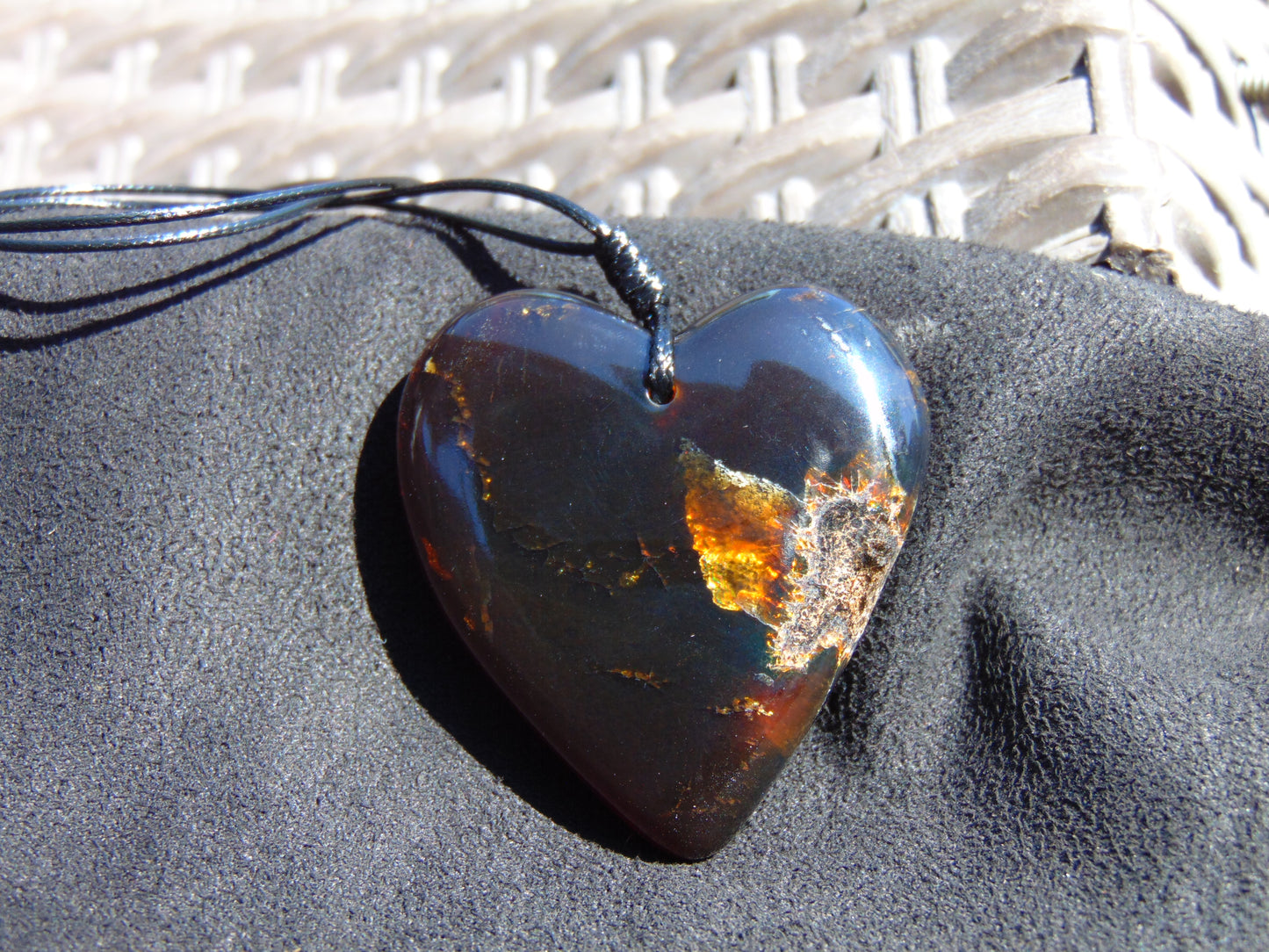 13 gr Heart Pendant Indonesian Cherry Red Honey Amber for Healing 26N62