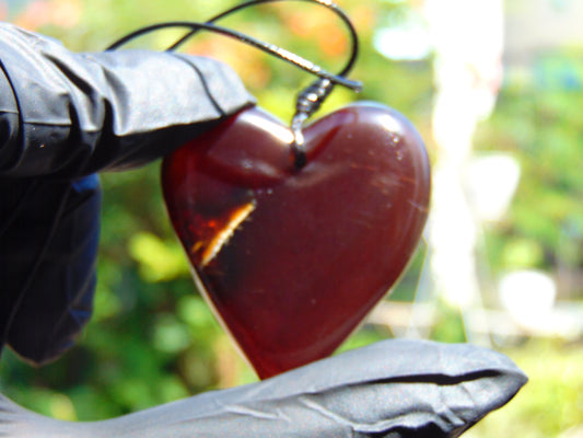 13 gr Heart Pendant Indonesian Cherry Red Honey Amber for Healing 26N62