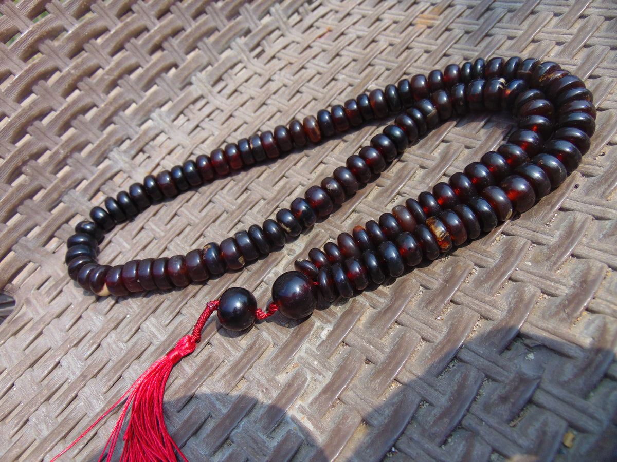 82 gram 108 Rosary Mala Buddha for Yoga and Meditation Indonesian Black Amber for Healing 26SR11