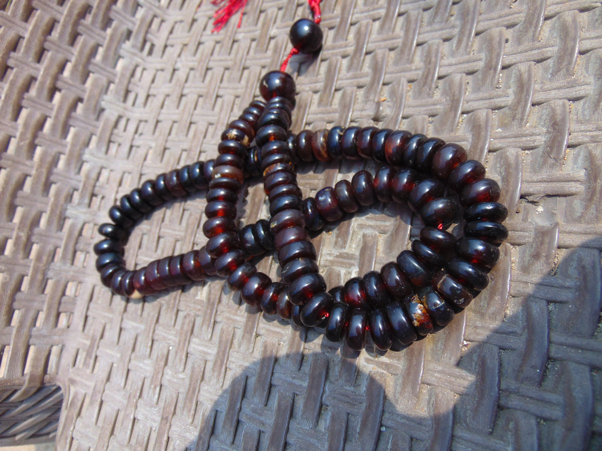 82 gram 108 Rosary Mala Buddha for Yoga and Meditation Indonesian Black Amber for Healing 26SR11