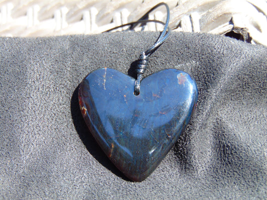7 gr Heart Pendant Indonesian Amber for Healing 26N58