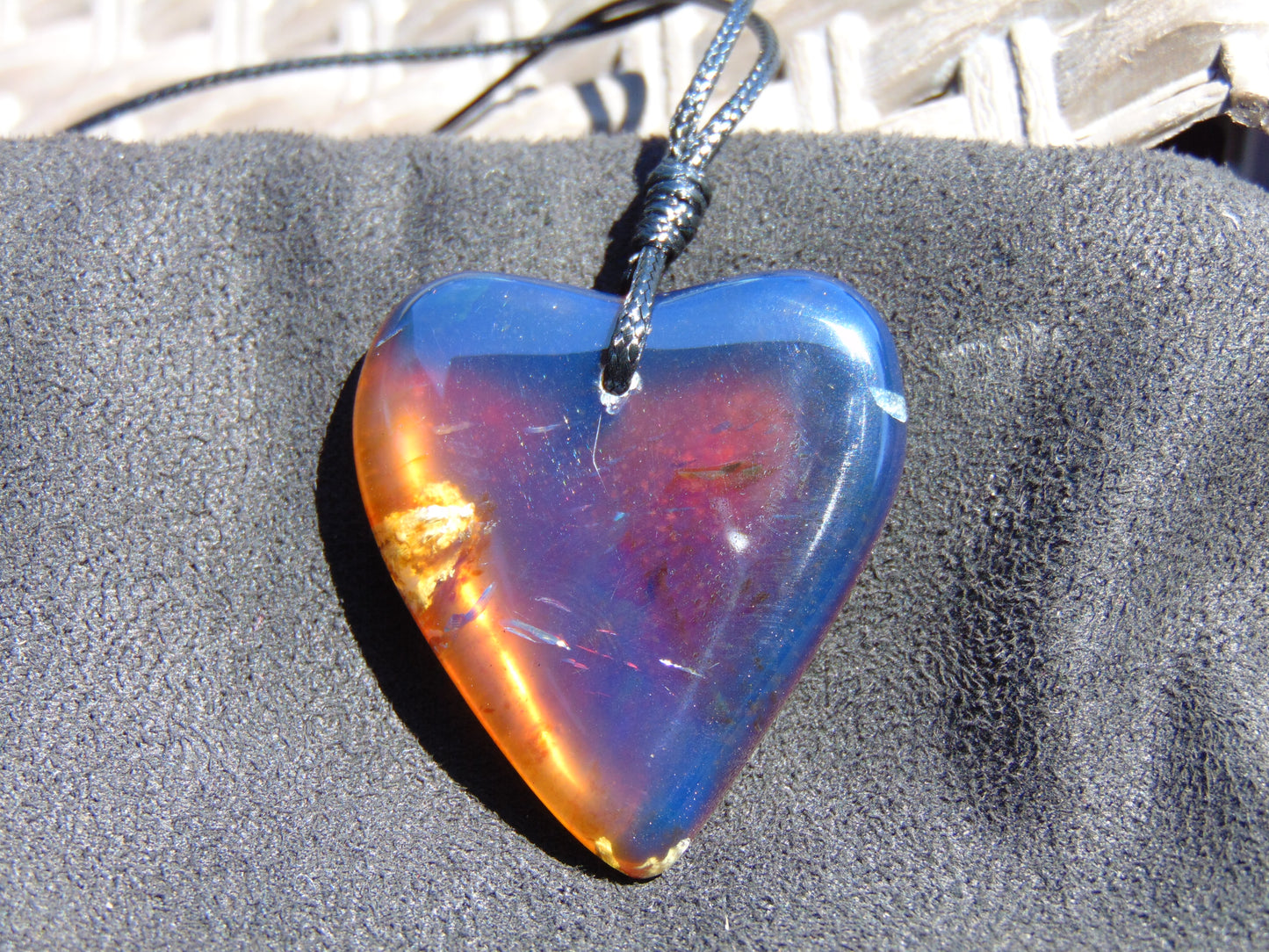 10 gr Heart Pendant Indonesian Crystal Blue Amber for Healing 26Y121