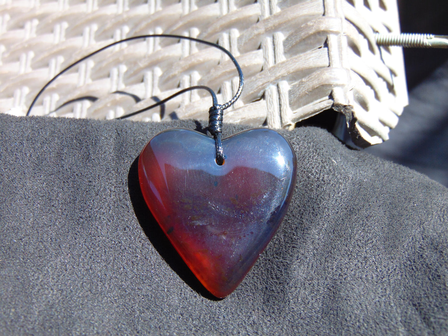 11 gr Heart Pendant Indonesian Red Blue Amber for Healing 25N51