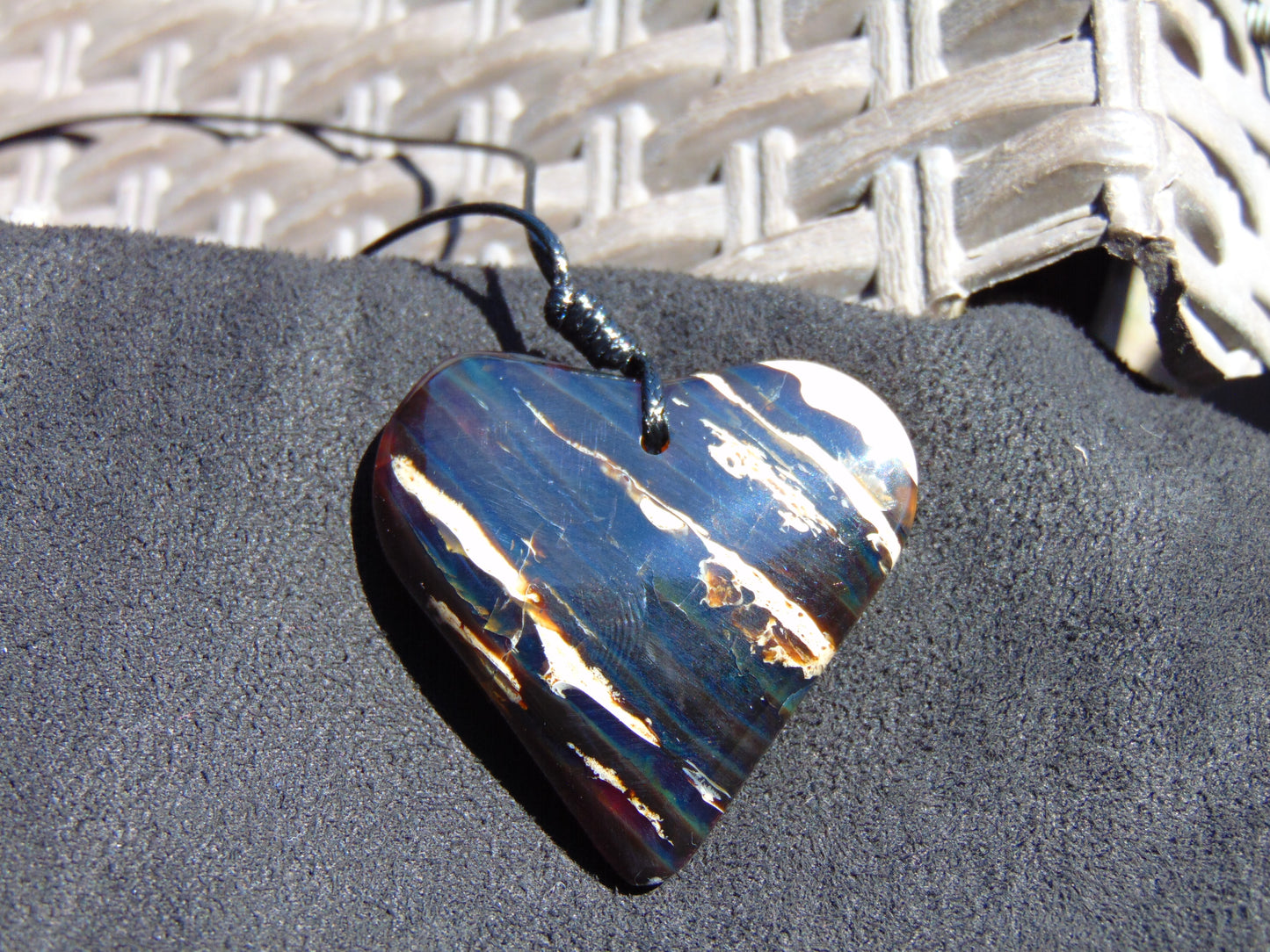 9 gr Heart Pendant Indonesian Black Blue Amber for Healing 26Y135