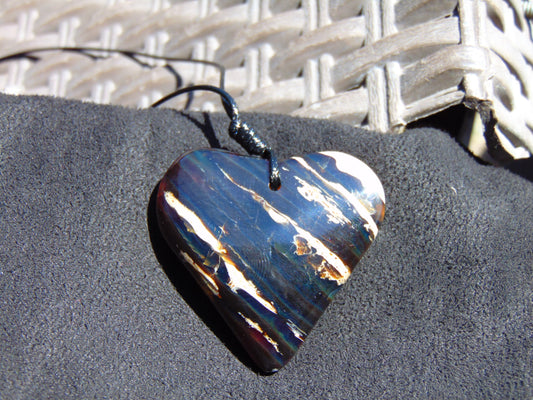 9 gr Heart Pendant Indonesian Black Blue Amber for Healing 26Y135