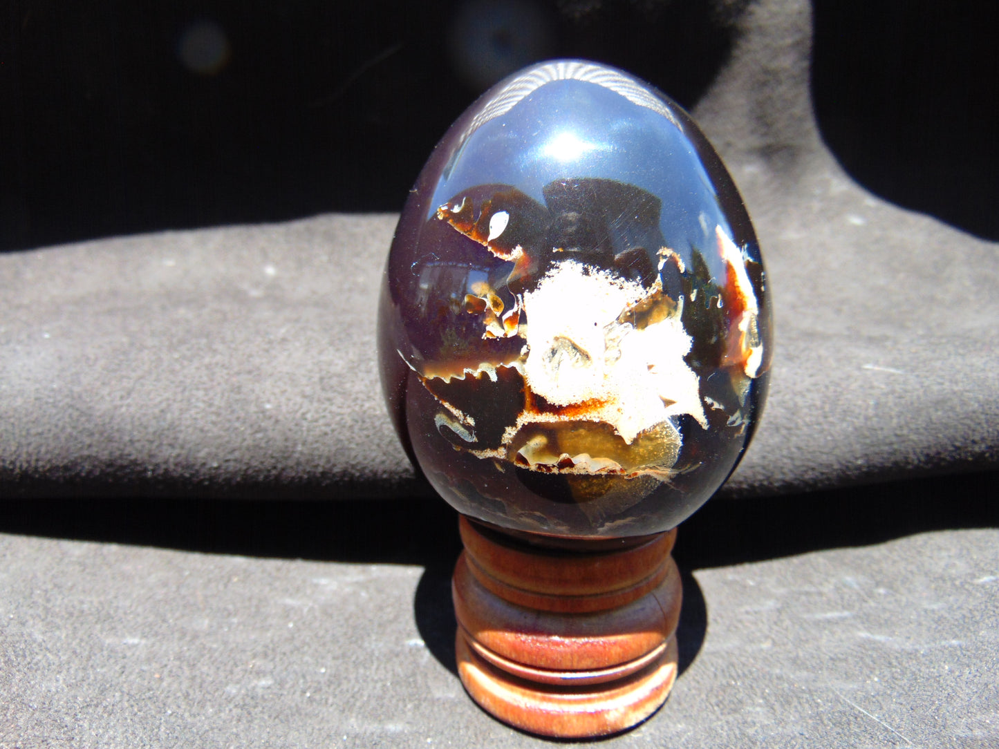 134 gr Shaped Egg 70x59 mm Indonesian Black Blue Amber for Healing TR13