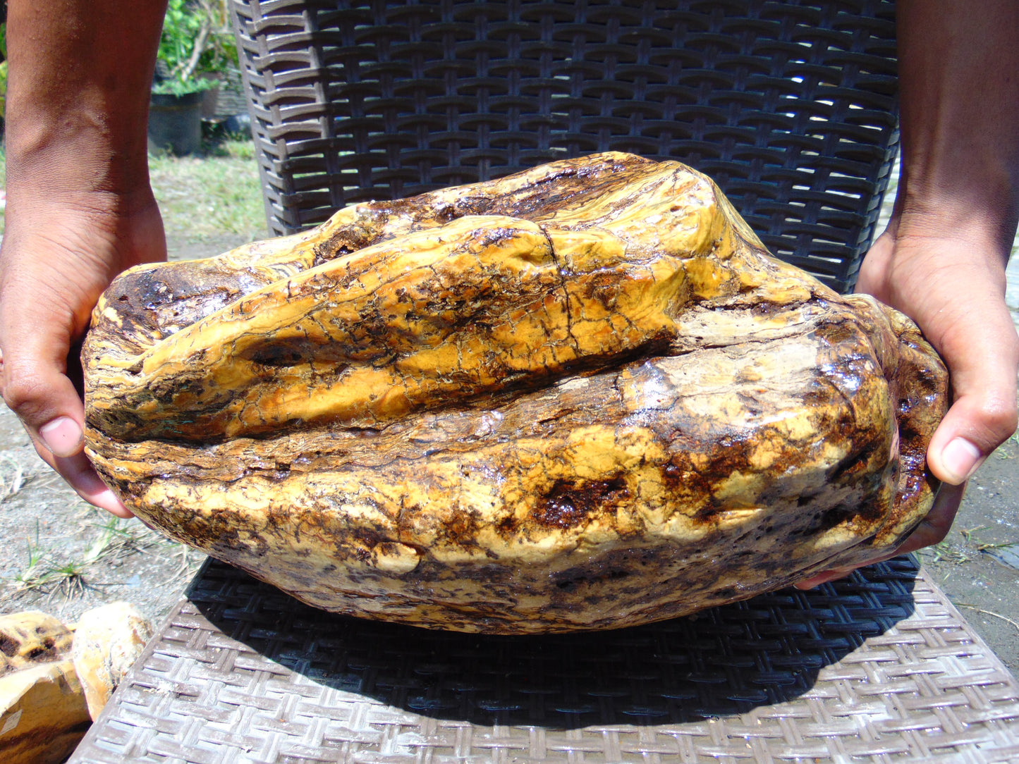 9390 gram Polished 38x32x14 cm Indonesia Yellow Fragrance Amber for Healing AY51AR