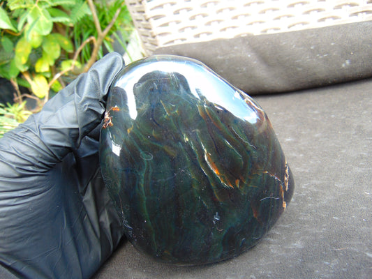 340 gram Full polished Indonesian Dark Green Amber for Healing AR126