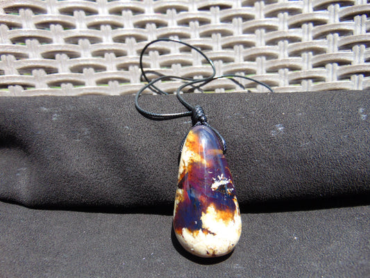 28 gr Teardrop Pendant Indonesian white Amber for Healing 25A68