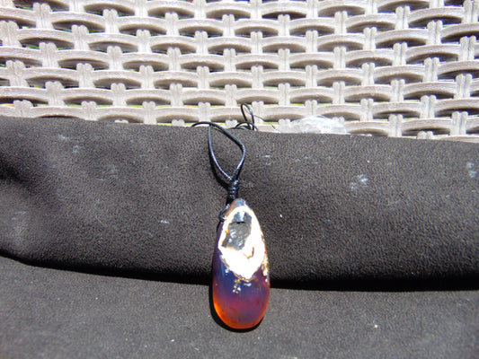 9 gr Teardrop Pendant Indonesian white Amber for Healing 25A43