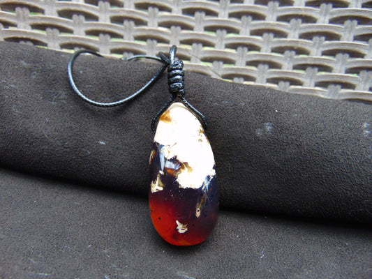 31 gr Teardrop Pendant Indonesian white Amber for Healing 25A71