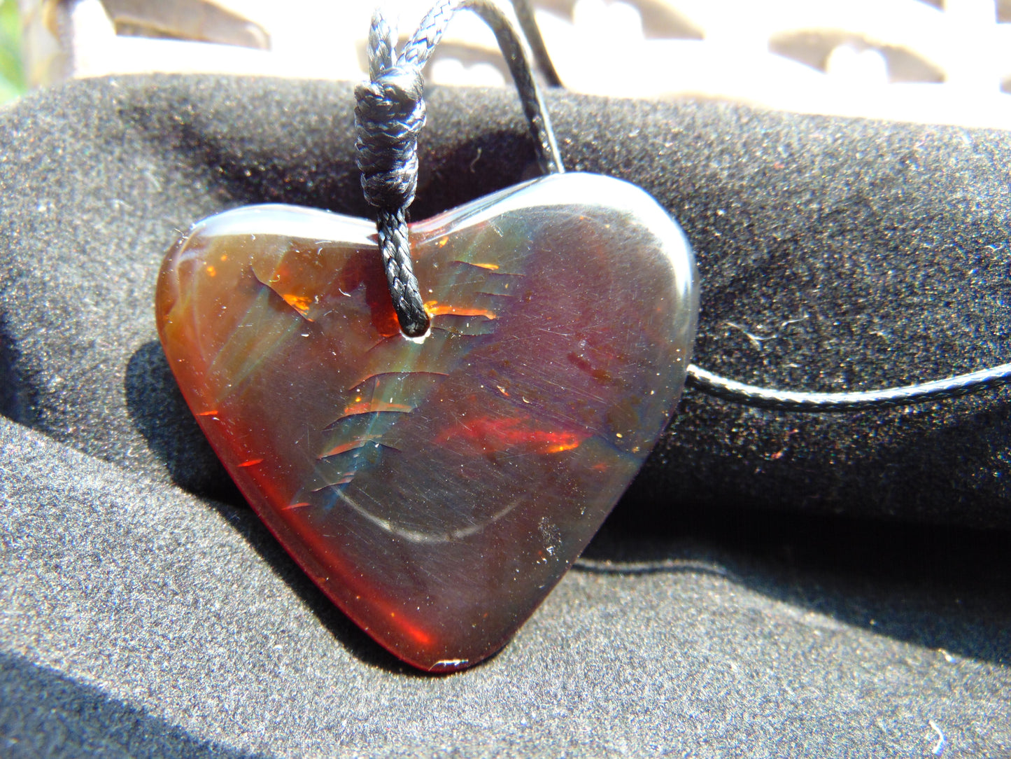 5  gr Heart Pendant Indonesian Red  Amber for Healing 25N213