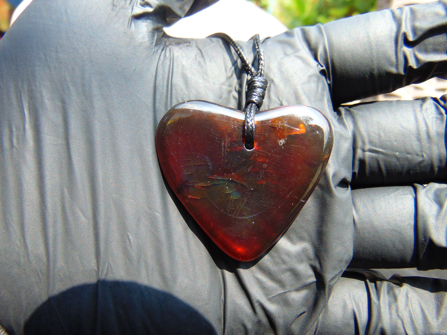 5  gr Heart Pendant Indonesian Red  Amber for Healing 25N213