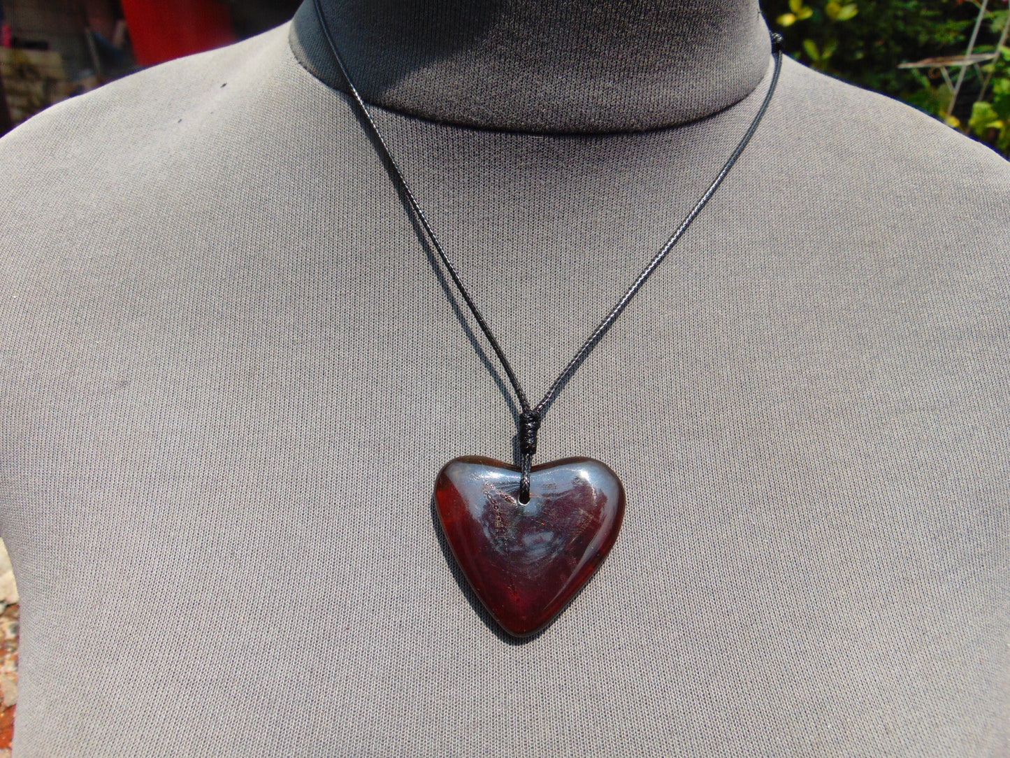 5  gr Heart Pendant Indonesian Red  Amber for Healing 25N213