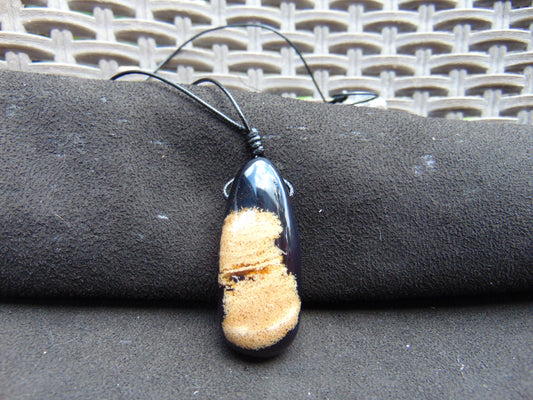 15 gr Teardrop Pendant Indonesian for Healing 25A46