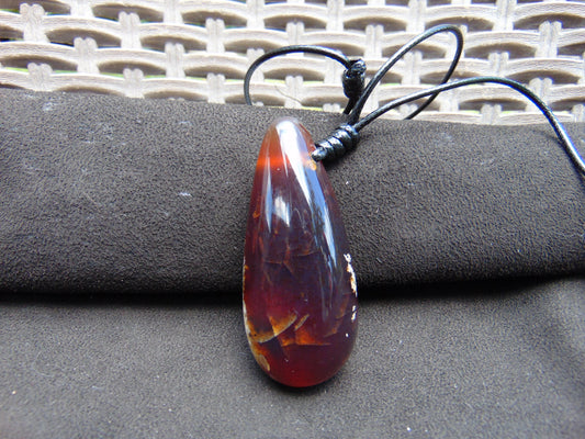 32 gr Teardrop Pendant Indonesian white Amber for Healing 25Y4