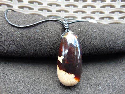 19 gr Teardrop Pendant Indonesian white Amber for Healing 25N75