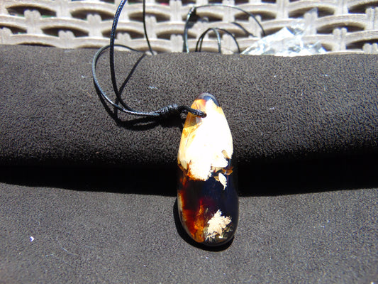 13 gr Teardrop Pendant Indonesian white Amber for Healing 25N79