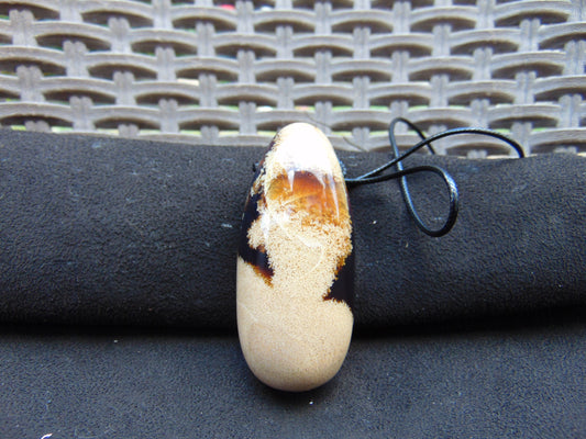39 gr Teardrop Pendant Indonesian white Amber for Healing 25Y51