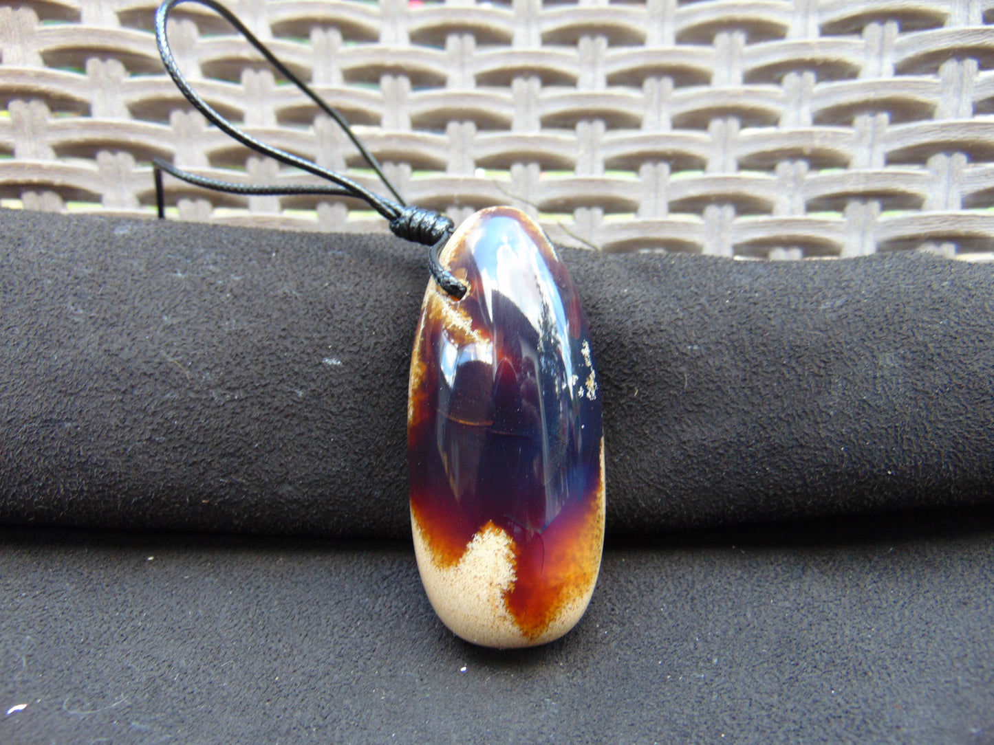 39 gr Teardrop Pendant Indonesian white Amber for Healing 25Y51