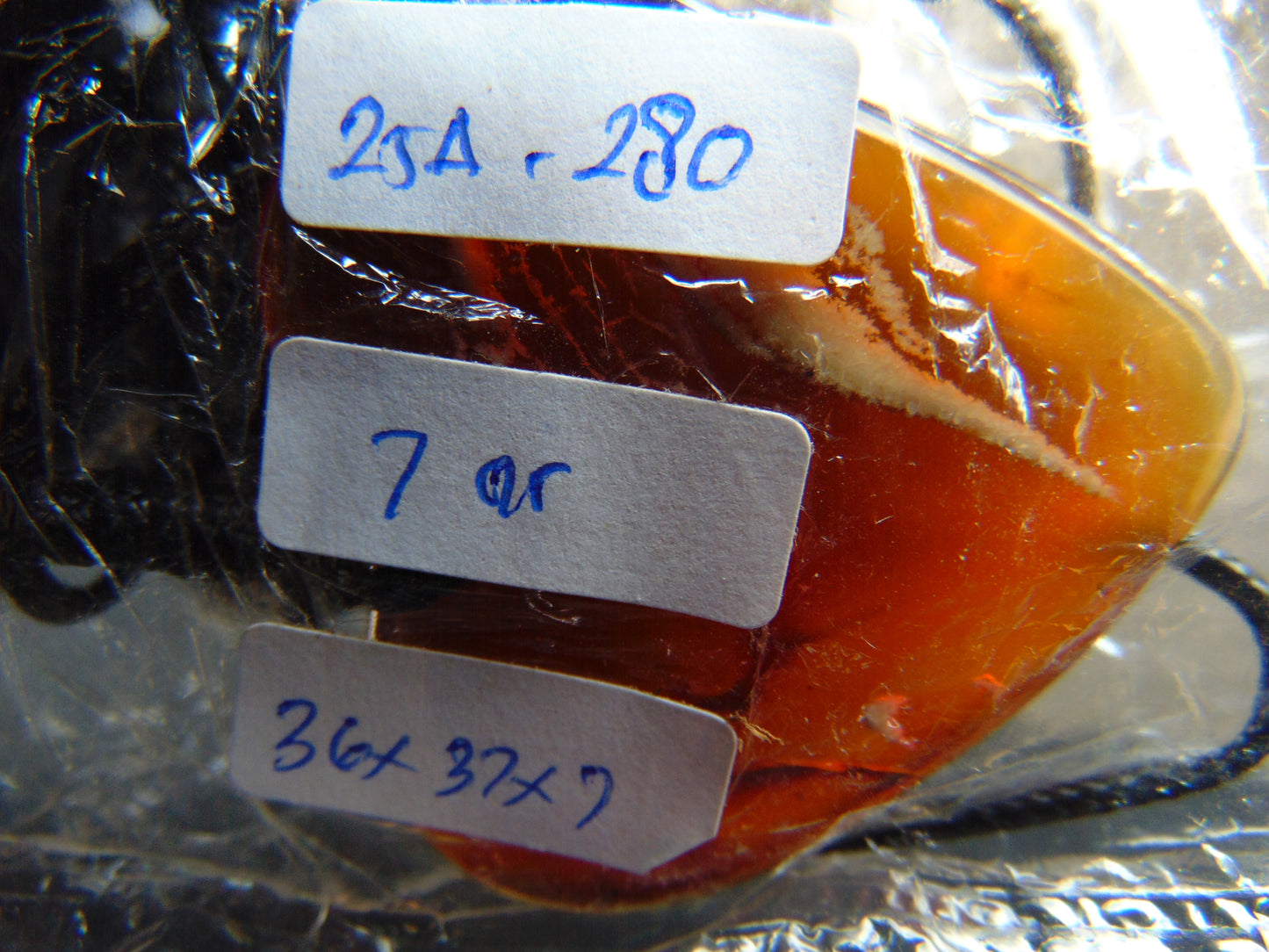 7 gr Heart Pendant Indonesian Amber for Healing 25A280