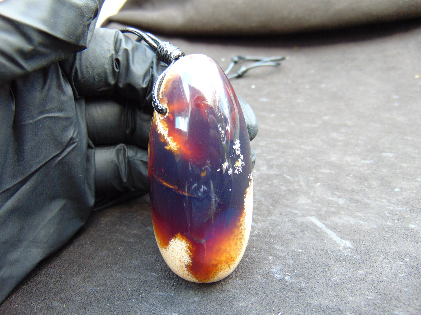 39 gr Teardrop Pendant Indonesian white Amber for Healing 25Y51
