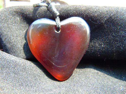 6  gr Heart Pendant Indonesian Red  Amber for Healing 25N228