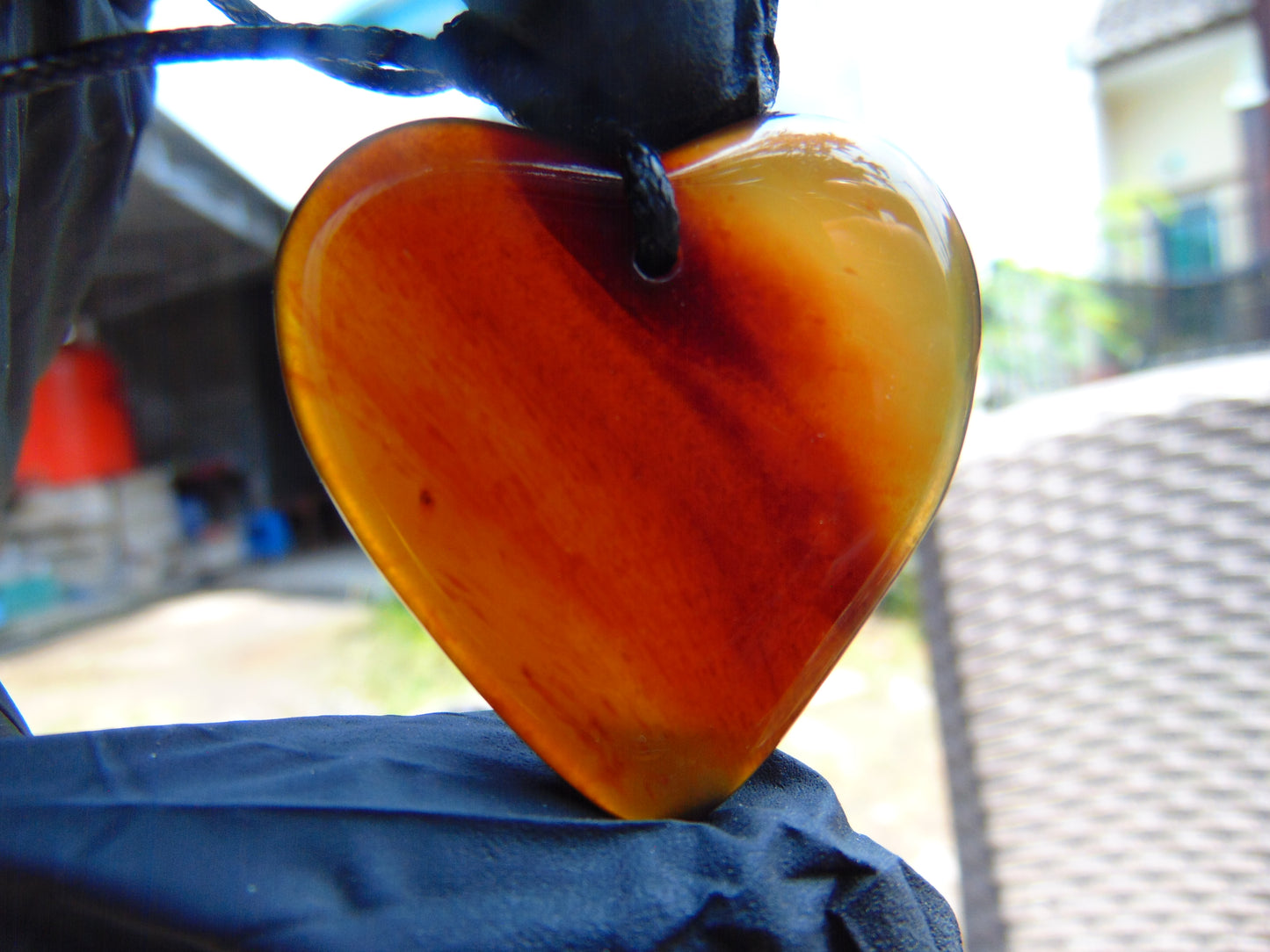 6  gr Heart Pendant Indonesian Red  Amber for Healing 25N228