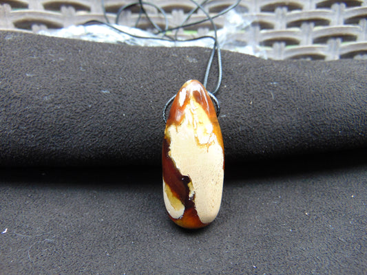 10 gr Teardrop Pendant Indonesian white Amber for Healing 25A51
