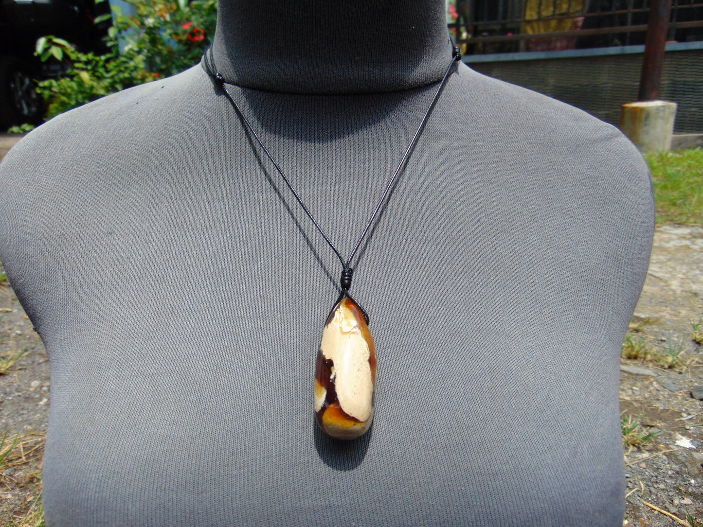 10 gr Teardrop Pendant Indonesian white Amber for Healing 25A51
