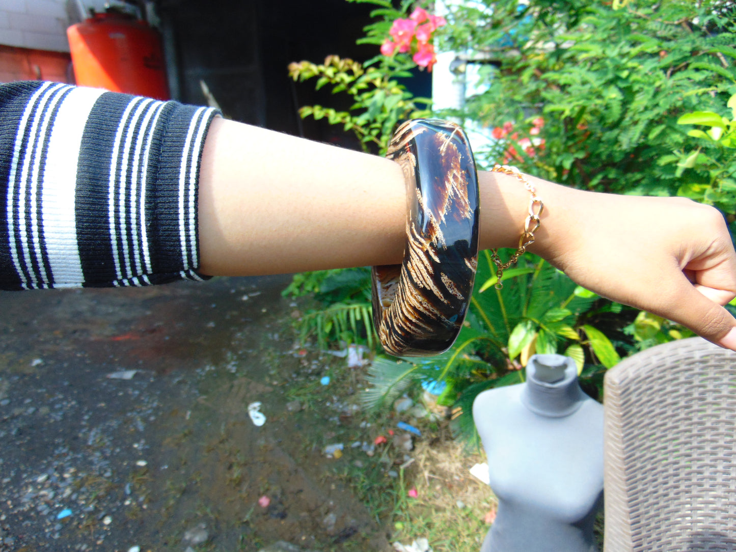 174 gr Big Bangle in hole 29x22 mm 72x114 mm Indonesian Sumatra Amber for Healing 25N467