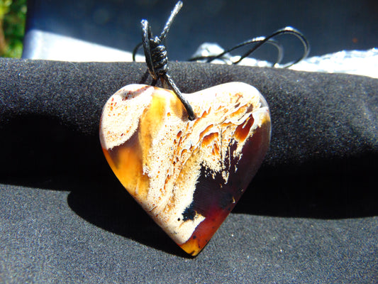 10 gr Heart Pendant Indonesian White Amber for Healing 25Y217