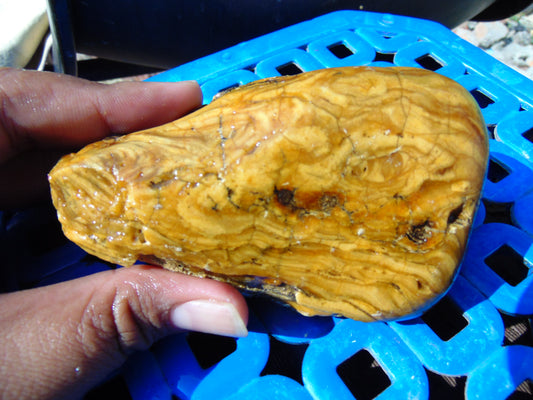 205 gram Polished Indonesia Yellow Aromatic Amber for Healing AY26M122