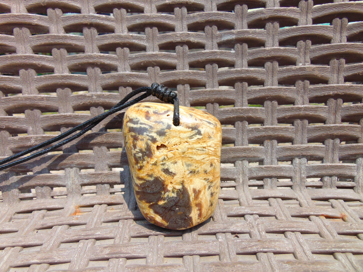 63 gr Genuine Natural Indonesian Yellow Cream Amber Big Pendant 26CPX13