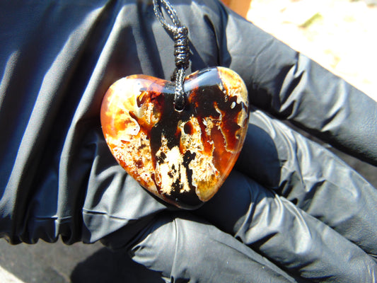 10 gr Heart Pendant Indonesian  White Amber for Healing 25A271