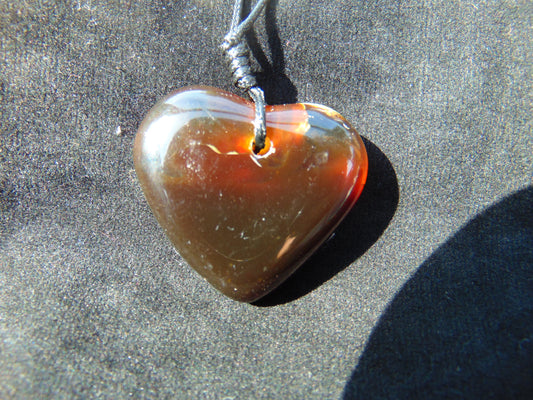 10 gr Heart Pendant Indonesian Amber for Healing 25A302