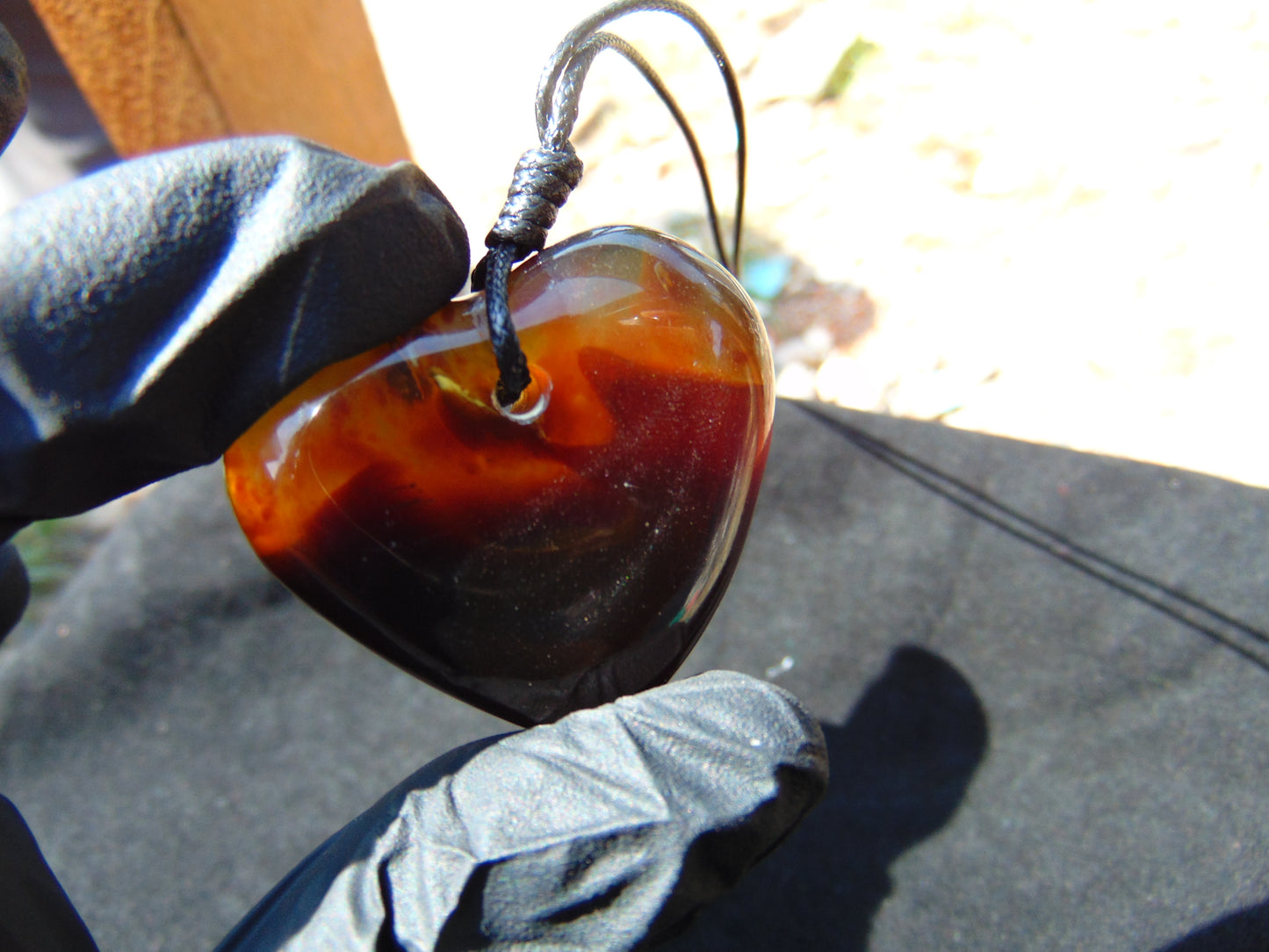 10 gr Heart Pendant Indonesian Amber for Healing 25A302