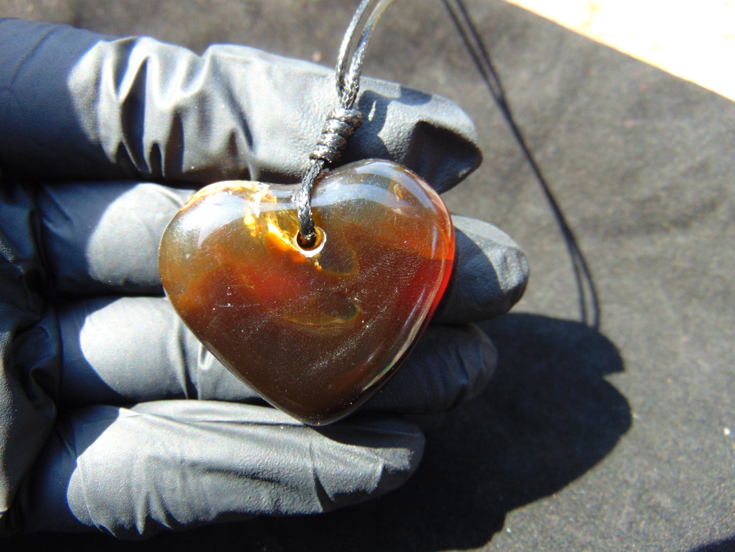 10 gr Heart Pendant Indonesian Amber for Healing 25A302