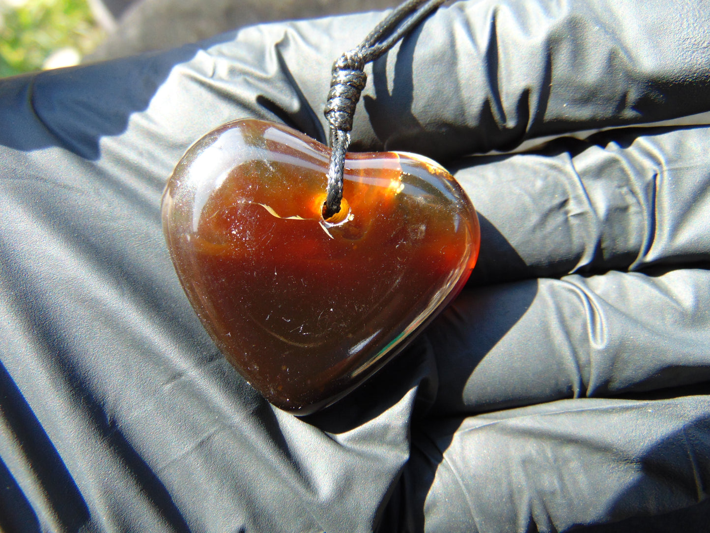 10 gr Heart Pendant Indonesian Amber for Healing 25A302