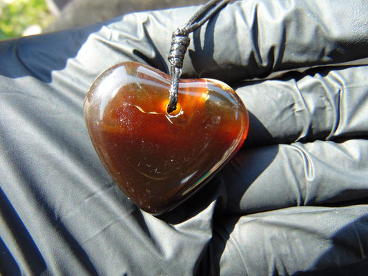 10 gr Heart Pendant Indonesian Amber for Healing 25A302