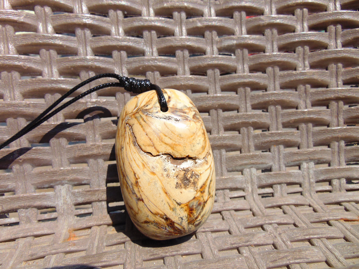 66 gr Genuine Natural Indonesian Aromatic Perfumed Yellow Amber Big Pendant 26CPX27