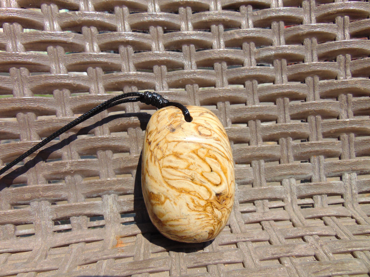 66 gr Genuine Natural Indonesian Aromatic Perfumed Yellow Amber Big Pendant 26CPX27