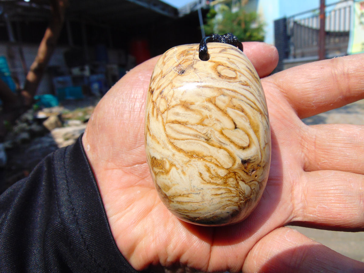 66 gr Genuine Natural Indonesian Aromatic Perfumed Yellow Amber Big Pendant 26CPX27